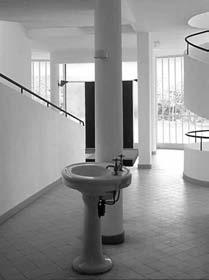2004 Artist Rights Society (ARS), New York/ ADAGP, Paris IMAGE 13: Master apartment bathroom.