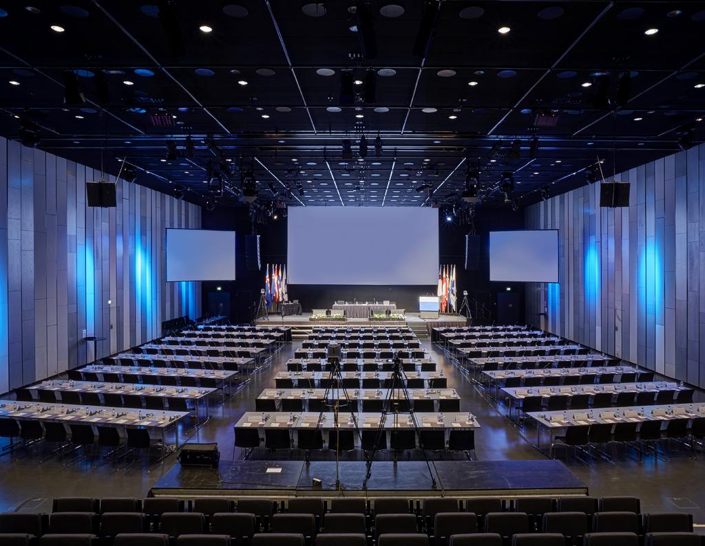 Norðurljós Recital hall 520 seats (theater style) 400 seats (class style) 310 seats (banquet style) 650 people (reception style) Projector, projection screen, sound system for