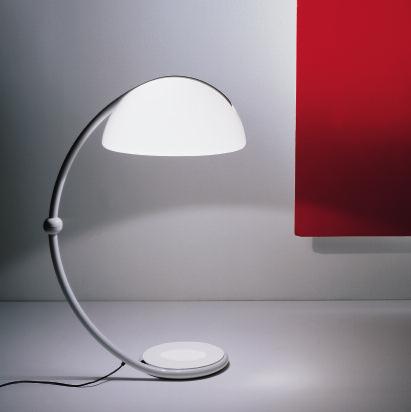 2131 serpente design elio martinelli 1965 Standing lamp, diffused light, swivelling upper arm, metal lacquered structure in white colour, white opal