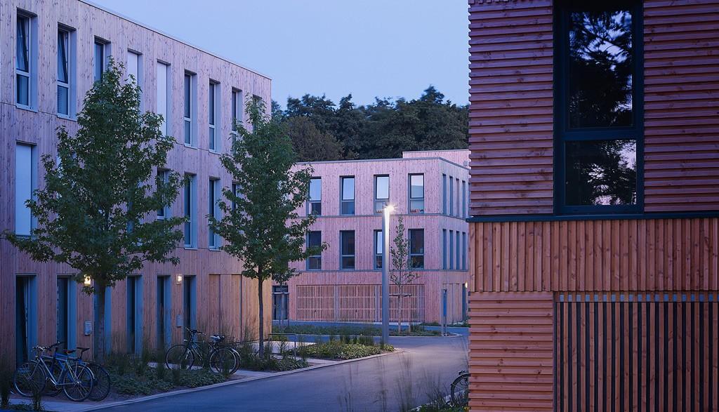 collective spaces, as well as environmental quality, have here been reinvented in order to produce a new, sustainable urban model During this project, LAN dealt with 2 successive commissioning