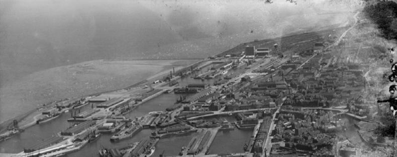 SITE HISTORY LEITH DOCKS The site sits within the dockland