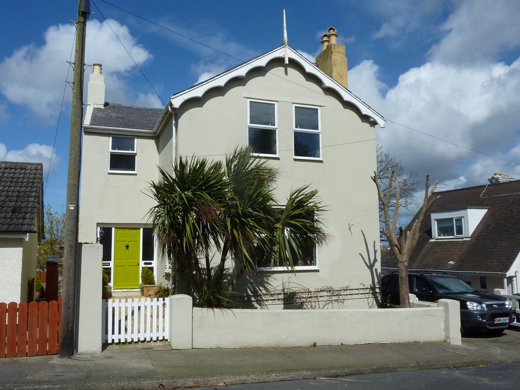 The Island s Largest Independent Estate Agency CG 00 (44) 1624 812823 Detached 3 Storey Period House Close to Town Centre Ingleside, Vernon Road, Ramsey 249,950 REDUCED REDUCED * Detached 3 Storey