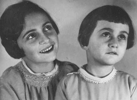 1933 Margot and Anne Frank before their family fled to the