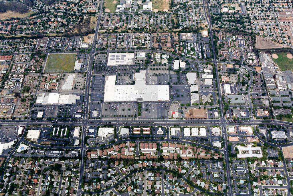 M St (29,710 AADT) AERIAL RELOCATION PREVIOUS SITE MERCED MALL NEW LOCATION WITH FRONTAGE