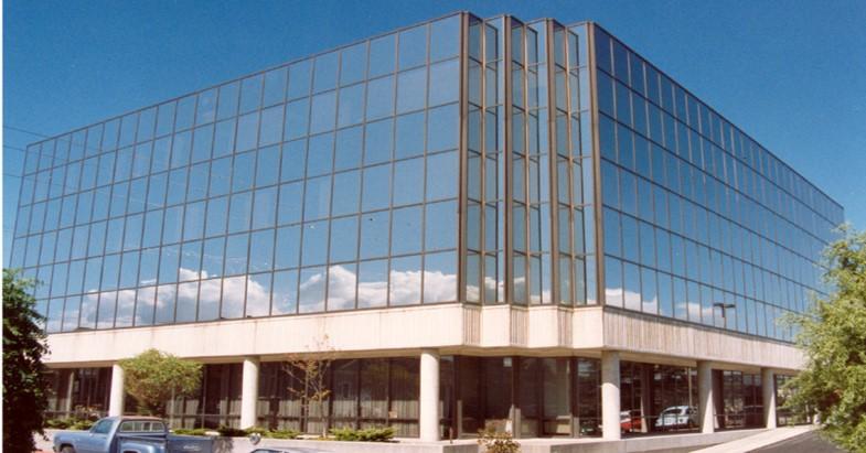 Building - Bremerton Tenant pays janitorial 3421 Kitsap Way, Suite A, B, E $12-14 FS 937-1,924 SF Easy
