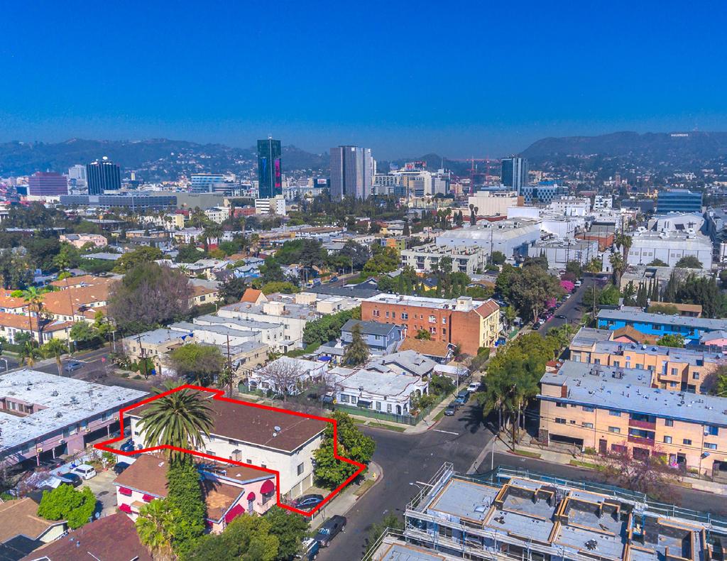 INVESTMENT HIGHLIGHTS Desirable Hollywood Neighborhood Less than ½ mile from trendy Sunset Boulevard New Roof Upgraded Electrical Copper plumbing On-Site Laundry