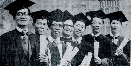 14 development highlights The first seven graduates from the Australia-China Cultural Exchange Program at the University of Sydney. Photo published in the Sydney Morning Herald, 9 January 1981.