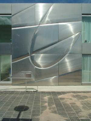 sketch drawn by designer Ilona Lénárd, and has been wrapped around the exterior of the housing block, including