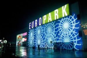 photo: A&GP photo: A&GP Europark Nákupní 389/3 10200 Prague http://wwweuroparkcz Shopping malls are often somewhat self-absorbed complexes, introverted boxes, devoid of identity Yet the blank walls