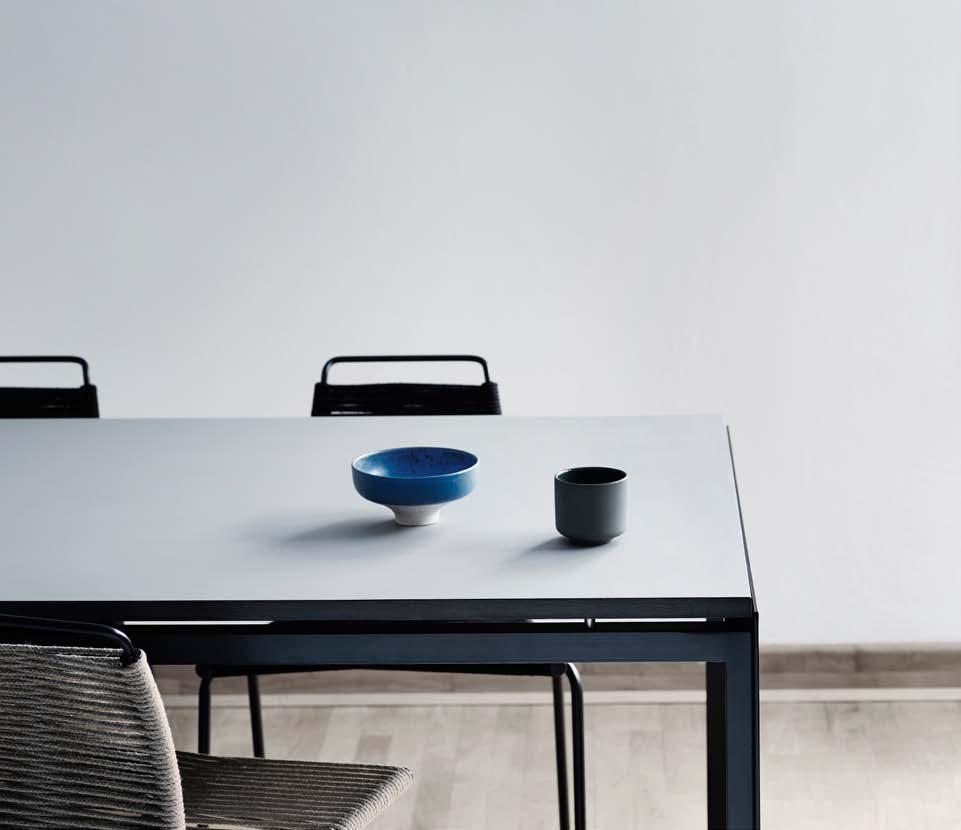 PK52 PK52A ICONIC TABLES WITH MULTIPLE FUNCTIONS The same year that he designed the PK1, Poul Kjærholm also designed two tables PK52 and PK52A as part of a very stylish range of furniture for the