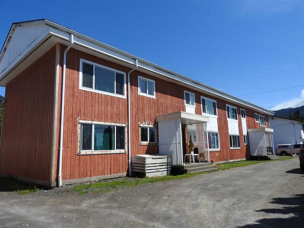 C8005966 575 EVERGREEN DRIVE Prince Rupert (Zone 52) $489,000 (LP) Port Edward V0V 1G0 This 8-unit multi-family unit is located across the street from the new baseball diamond and the soccer field