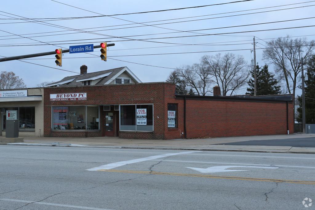 Property Summary Report 13 21946-21950 Lorain Rd Cleveland, OH 44126 - West Submarket BUILDING Type: Retail Subtype: Storefront Tenancy: Multiple Year Built: 1948 GLA: 2,300 SF Floors: 1 Typical