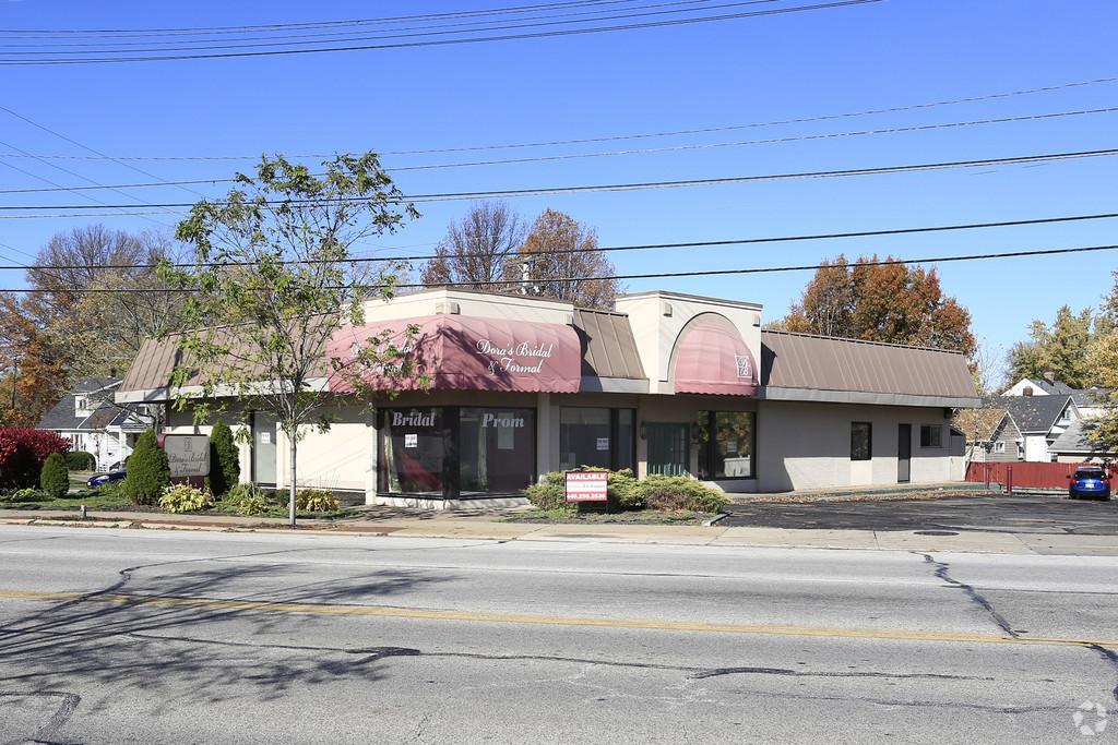 Property Summary Report 16 22244 Lorain Rd BUILDING Type: Retail Subtype: Freestanding Tenancy: Multiple Year Built: 1969 GLA: 5,000 SF Floors: 1 Typical Floor: 5,000 SF Docks: None Construction: