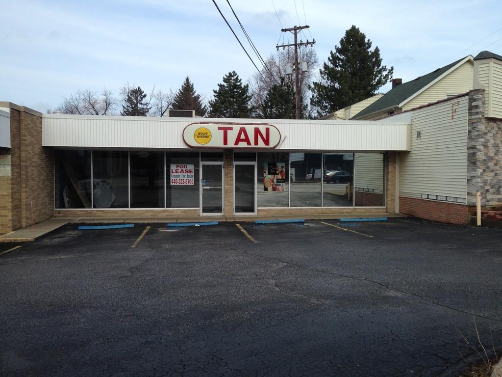 Property Summary Report 18 22550-22590 Lorain Rd Cleveland, OH 44126 - West Submarket BUILDING Type: Retail Center Type: Strip Center Tenancy: Multiple Year Built: 1968; Renov 1971 GLA: 8,268 SF