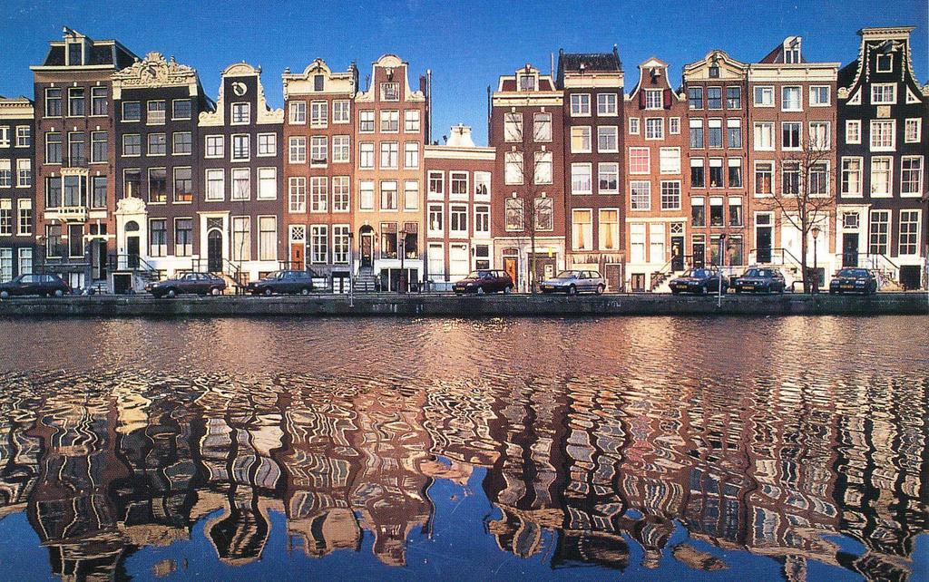 16 th Century Canal Houses in Amsterdam All individual buildings belong to a family of facade designs. These buildings show facades within an overall design discipline but with individual variations.