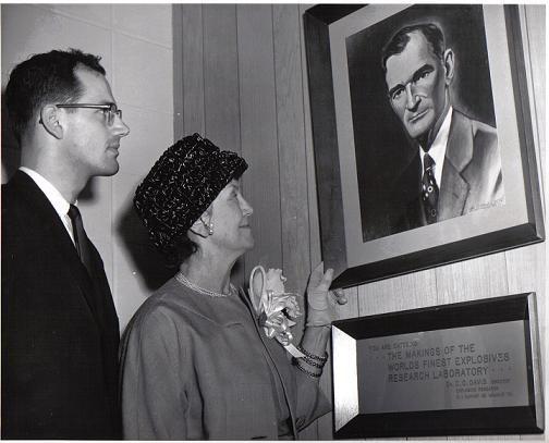 VOLUME XLII ISSUE NEWS LETTER TITLE Dr. George C. Hale Lived On S. Elk Ave. PAGE 5 Allen Hale and his mother Mrs. George C. Hale look at a portrait of America s top Chemical Scientist at Picatinny Arsenal.
