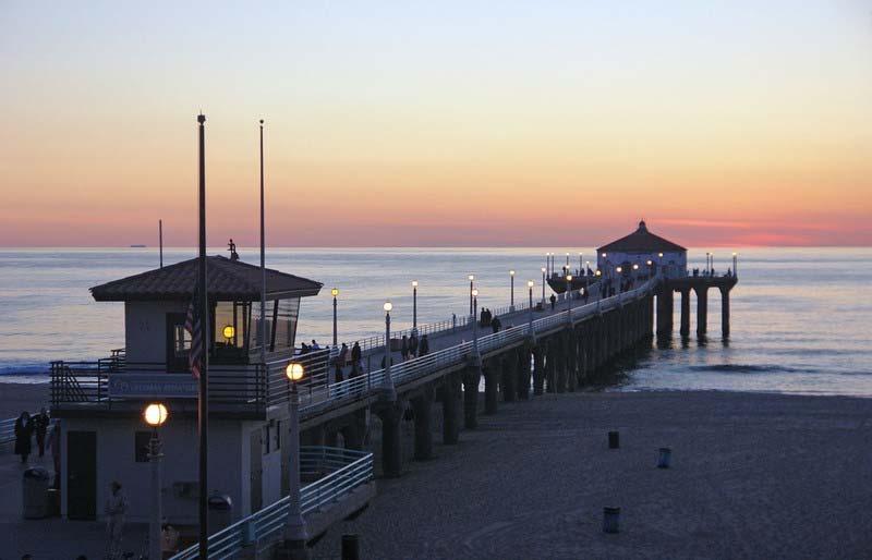 LOCATION DESCRIPTION Manhattan Beach is an affluent city in southwestern Los Angeles County, California, United States, on the Pacific coast south of El Segundo, and north of Hermosa Beach.