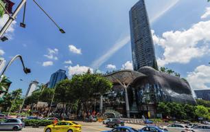 AT THE CENTRE OF IT Perfectly situated in the heart of Serangoon Road, at the fringe of the city, Centrium Square