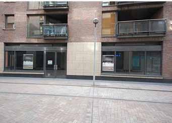 feet) Unit 8B is a ground floor lock up shop unit with excellent retail frontage on to the Thundercut Alley.