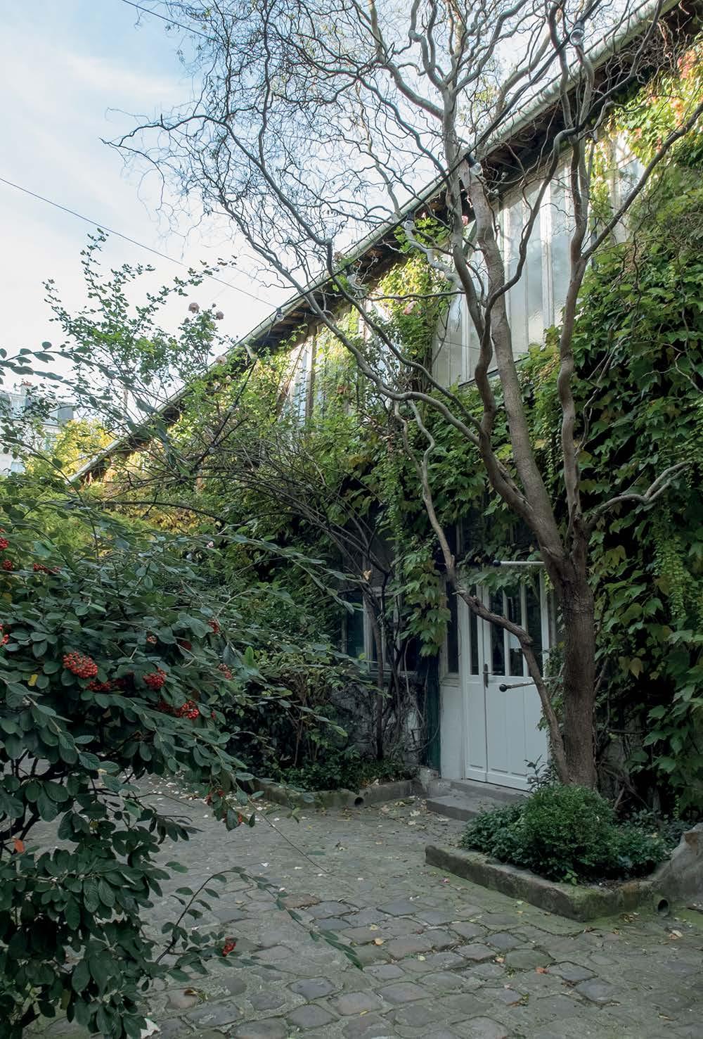 VILLA VASSILIEFF - PERNOD RICARD FELLOWSHIP & BÉTONSALON - CENTER FOR ART AND RESEARCH Villa Vassilieff intends to reconnect with the history of its location by inviting artists and researchers to