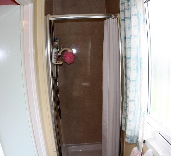 En-suite (bedroom 1) En-suite-Walk in shower cubicle with respotex walls, klick