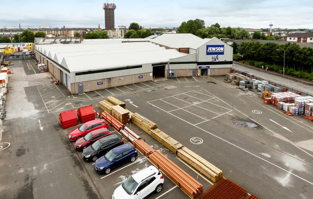 JEWSON SAINT-GOBAIN, 300 CROWNPOINT ROAD, GLASGOW G40 2UJ INVESTMENT CONSIDERATIONS Strategically located Trade Park and Headquarters Building 2 miles from Glasgow city centre Heritable (Scottish