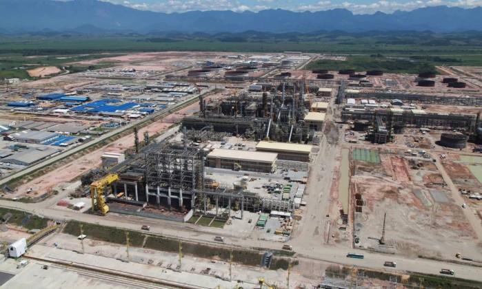 ГАМШГИЙН НЭГ ЖИШЭЭ: COMPERJ, BRAZIL Comperj нь Petrobras -ын Itaboraí, Brazil-д барьсан аварга том нефьт химийн боловсруулах үйлдвэр юм.