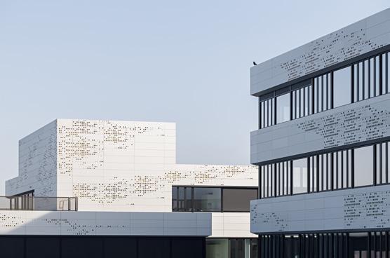 architects 17 School Center North, Stuttgart Corporate Center for GFT, Stuttgart Hugo Häring Award of Baden-Württemberg 2015 BDA Heinze ArchitektenAWARD 2015