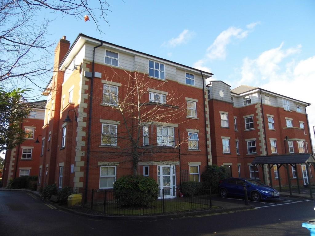 35 Westley Heights, B92 7JX 164,950 Leasehold Two double bedroom apartment Close to local amenities & Olton Station Open