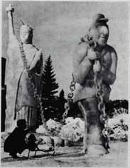 T he them e encouraged the organizations to build snow statues w hich w ould depict events in history, fictional or true, w hich could b e hum orously tw isted.