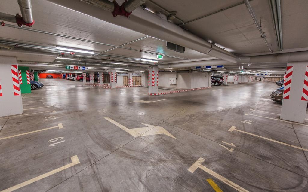 CONVENIENT PARKING OPTIONS Modern and guarded underground car park (170 places) Additional car park outside the building