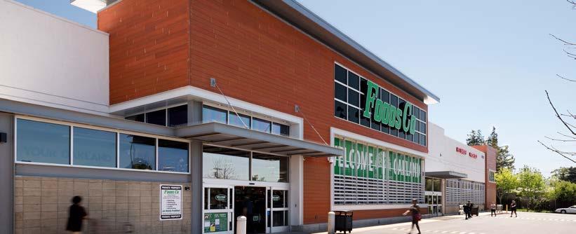 INVESTMENT HIGHLIGHTS PREMIER GROCERY ANCHOR Anchored by a separately owned, brand new Foods Co that was built by Kroger (Foods Co parent company) in 2014 for $18M+.