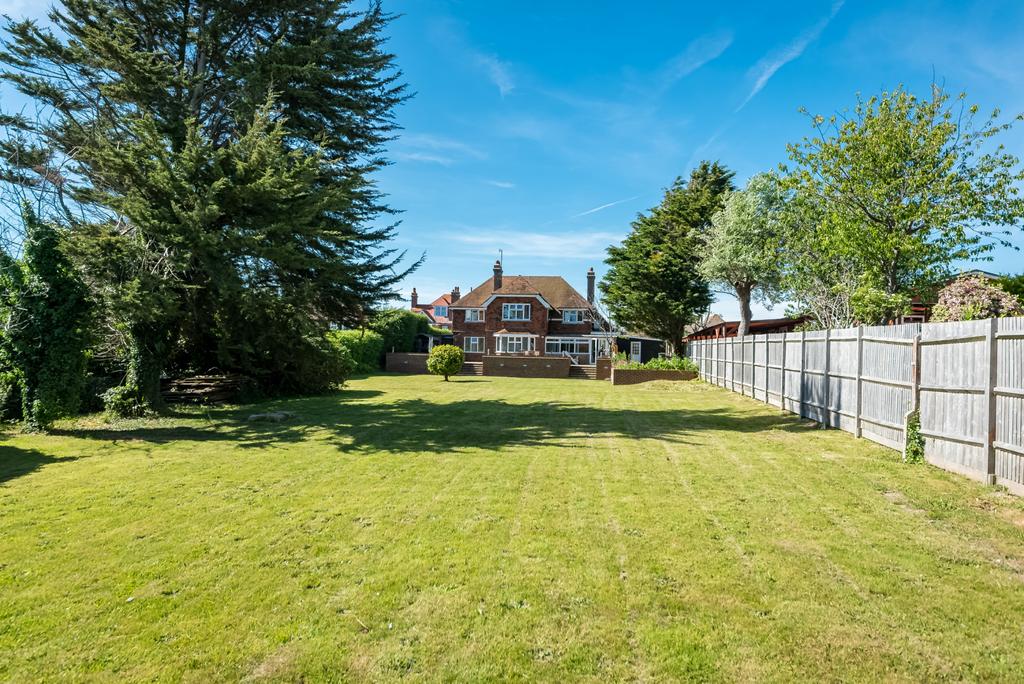 sunny seaford sutton avenue Sweep into a glamorous lifestyle in this fabulous detached 4/5 bedroom house with flexible living space, an impressively large, south facing garden and a conservatory from