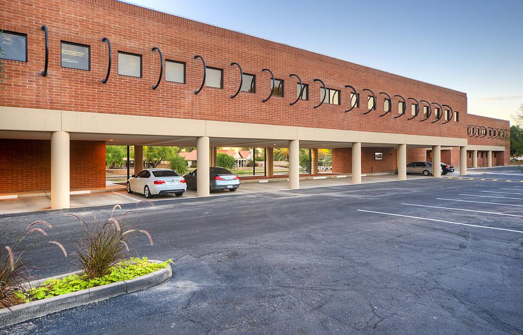 Project Overview 2204 South Dobson Road - Mesa, AZ 5 EXECUTIVE SUMMARY Address: 2204 S. Dobson Road, Mesa, Arizona 85202 Offering: Multi-Tenant Office Building Sale Price: $3,105,070.66 ($188.