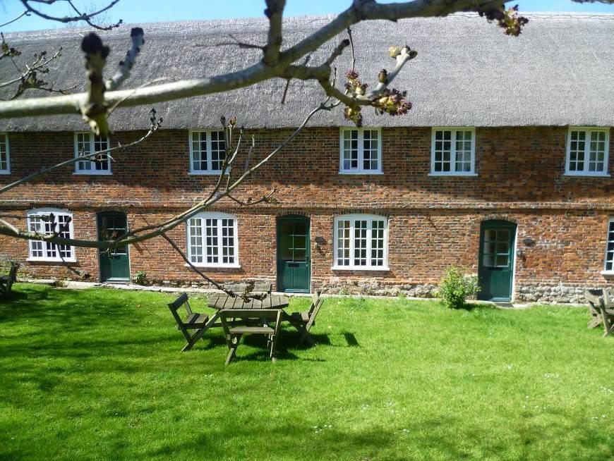 National Trust Cottages Access Statement Cottage Ref: 003029 Elm Cottage Golden Cap Bridport Introduction Elm Cottage is a mid terrace cottage in the middle of this former farmhouse This group of