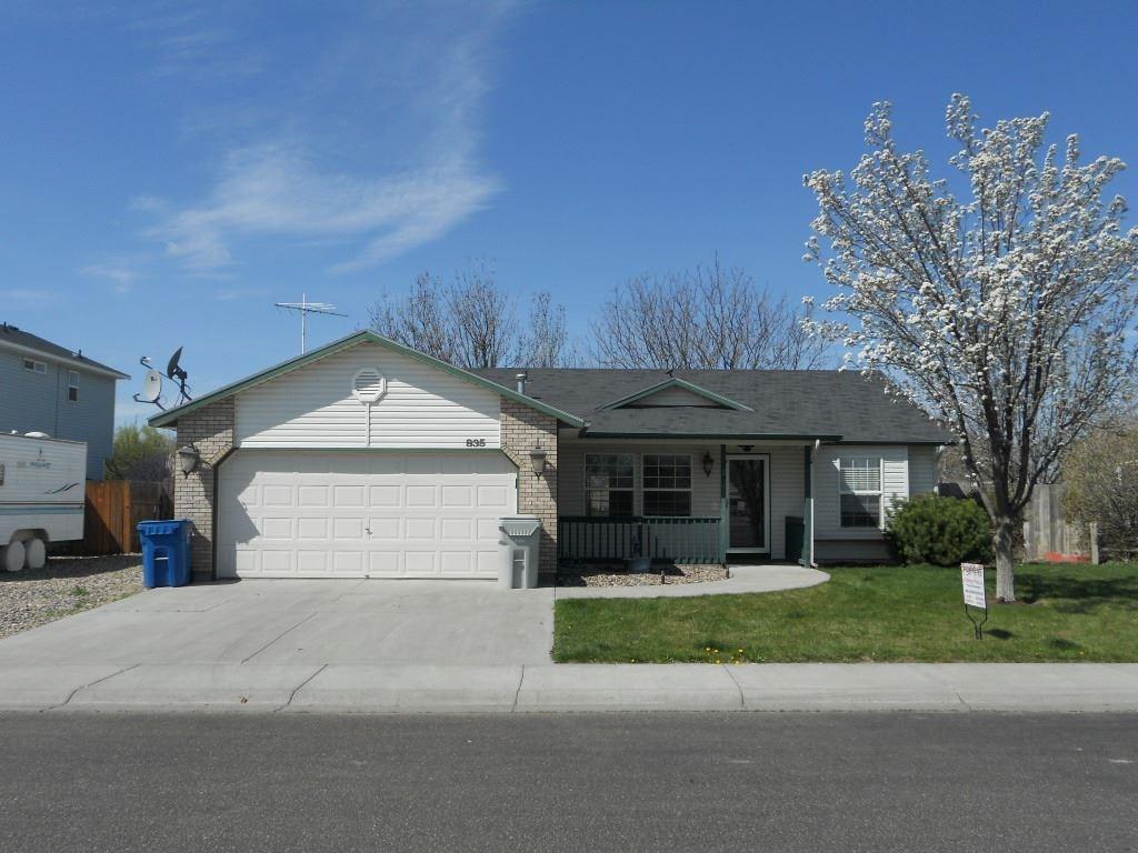 MLS# 98669819 Spacious home in established neighborhood within walking distance of schools and library. This home has both a formal living room and a family room.