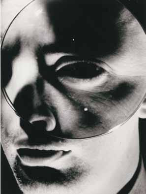 exhibitions new bauhaus chicago: experiment p h o t o g r a p h y Eighty years ago László Moholy-Nagy founded the New Bauhaus in Chicago, thus providing American photography with a decisive creative