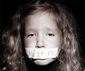 Prevención del Abuso Infantil con una campaña social de medios de comunicaciones de la Cinta Azul, destinada a aumentar la concientización pública sobre el abuso y el descuido infantil.