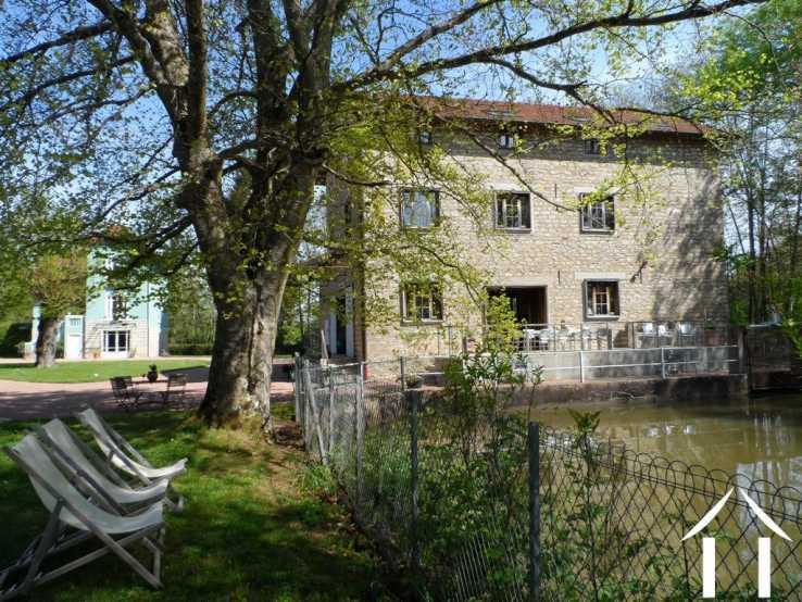 All in perfect condition, ready to go and with room to extend the business. Between Chalon sur Saone and the Jura mountains, so easy access for future clients.