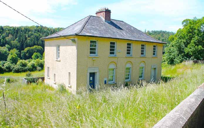 LOT 1 Former Garda Station AMV 75,000 Will Lyons/Karen Burke Former Garda Station at Inistioge, Co. Kilkenny Description Large two storey building (c. 210 sq.m.), with lovely views to the rear and within a short walk of the picturesque village of Inistioge.