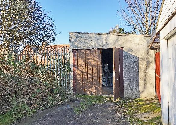 Guide Price: 200,000-225,000 SOLD FOR 243,000 Land and Garage at 13A Greenway Lane, Southmead, Bristol BS10 5DQ Land & Garage/Workshop with Potential 2 Parcel of land occupied by a detached