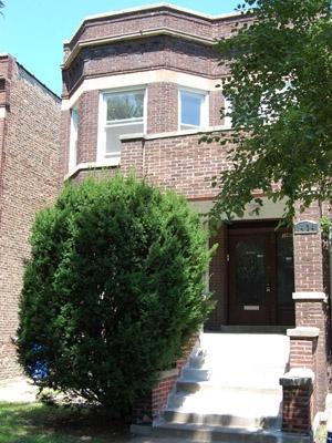 East 72nd Place Chicago, IL 60619 Property Type: 2-Flat Apartment Year Built: 1912 Square Footage: 2,288 County: Cook Bedrooms: 5 Bathrooms: 2 Market Value: $180,000 PURCHASE PRICE FOR EBG BUYERS: