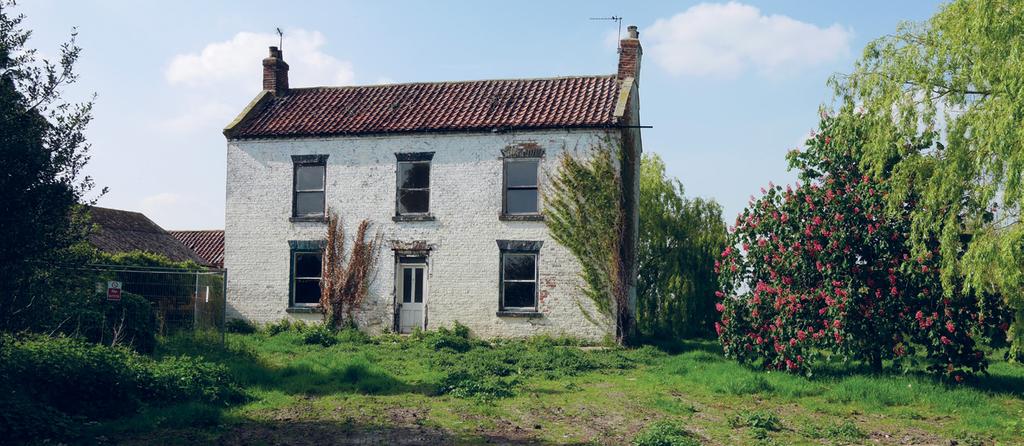 EAST LYNTON FARM EASTRINGTON, EAST YORKSHIRE DN14 7XH Detached Grade II Listed Farmhouse Range of traditional and modern farm buildings offering great potential Whole
