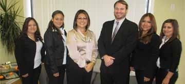 Page 6-LAWNDALE Bilingual News-Thursday, May 1, 2014 Dominguez Law Firm es un bufete de abogados que provee servicios legales de alta calidad en al área de inmigración y leyes familiares.