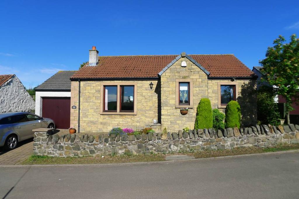 SWALLOW COTTAGE This modern detached bungalow is set in the delightful village of
