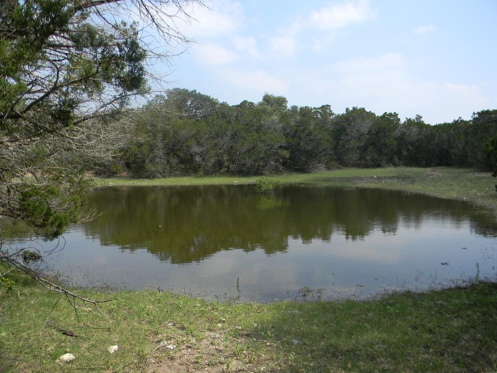 Property Summary OFFERING SUMMARY Sale Price: Lot Size: PROPERTY OVERVIEW $9,700 - $13,000 / Acre These beautiful Hill Country tracts have stunning views day or night.