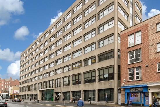 INVESTMENT SUMMARY Substantial city centre office investment 100% let to single occupier Annual rental income 968,084 plus VAT Additional annual income of 16,000 from communication mast licences