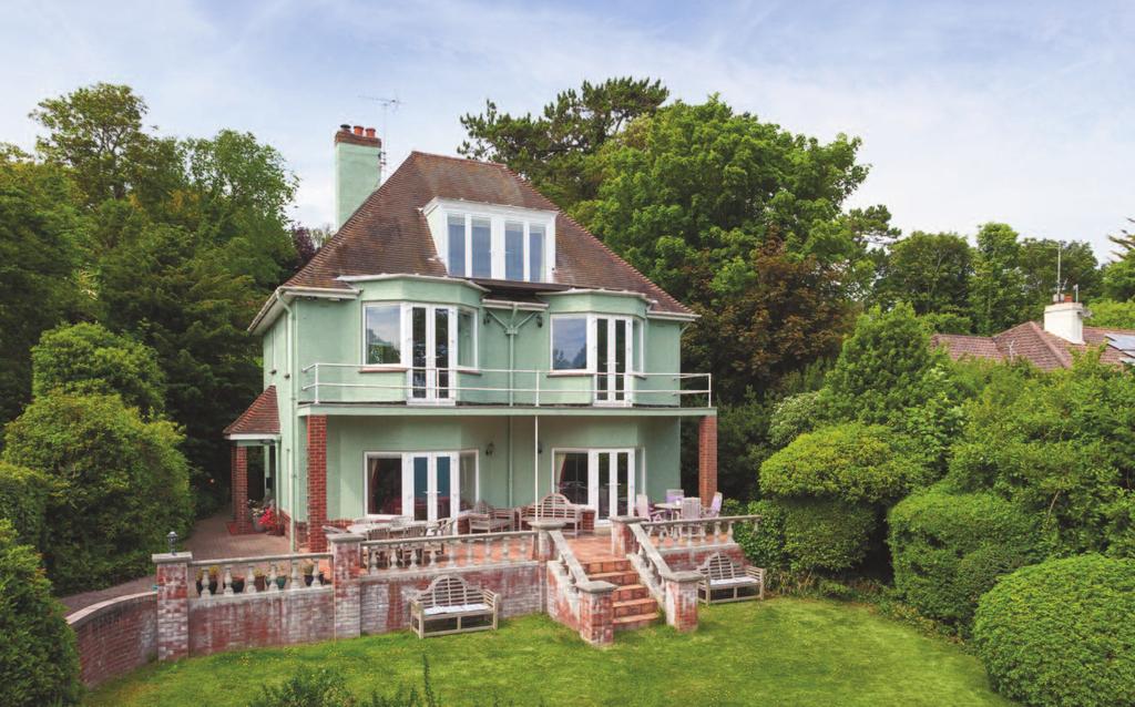 BRIGHT & B r i g h t COASTAL PROPERTIES Berkeley 9 Granville Road, St Margaret s Bay, Kent CT15 6DR A most attractively presented marine residence commanding fine sea views over the English