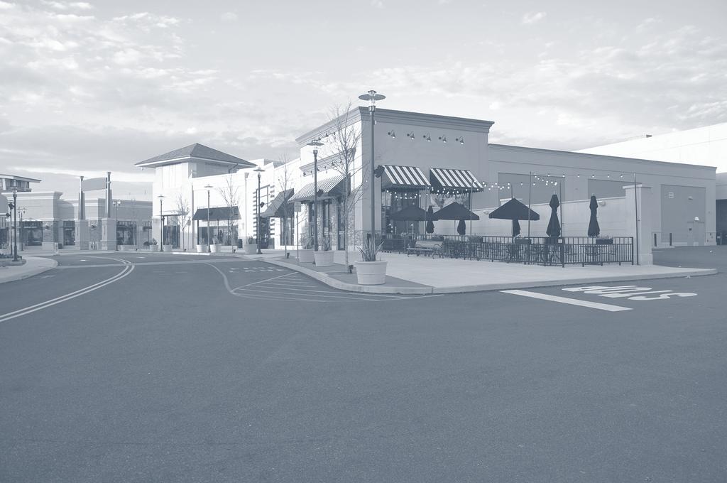 OFFERING MEMORANDUM The Offering Founders 3 Real Estate Services is pleased to oﬀer Southside Plaza for sale.