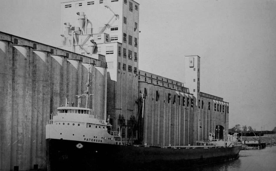 terminal elevator and one of its many ships, the S.S. Paterson, at Fort William (Thunder Bay), Ontario, ca.